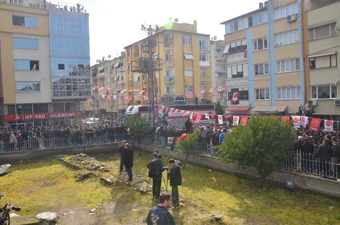 MHP LİDERi DEVLET BAHÇELİ AKHİSARLILAR İLE BULUŞTU